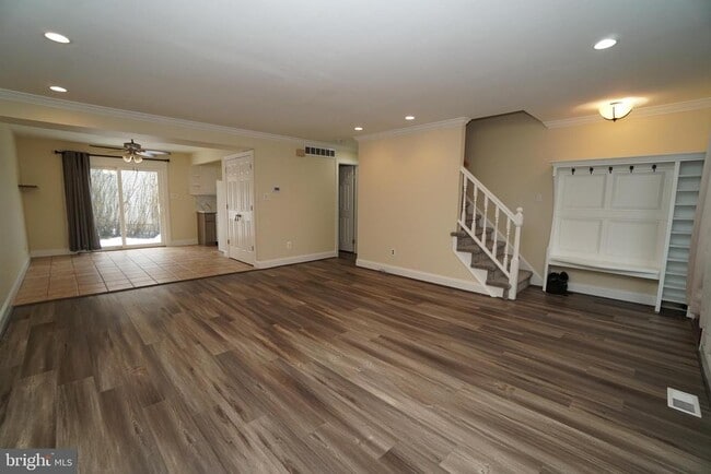 Building Photo - 915 Arch St