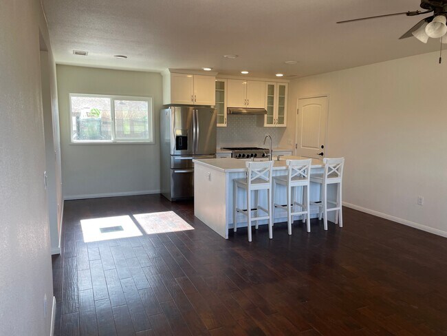 Building Photo - 1164 San Vicente Rd