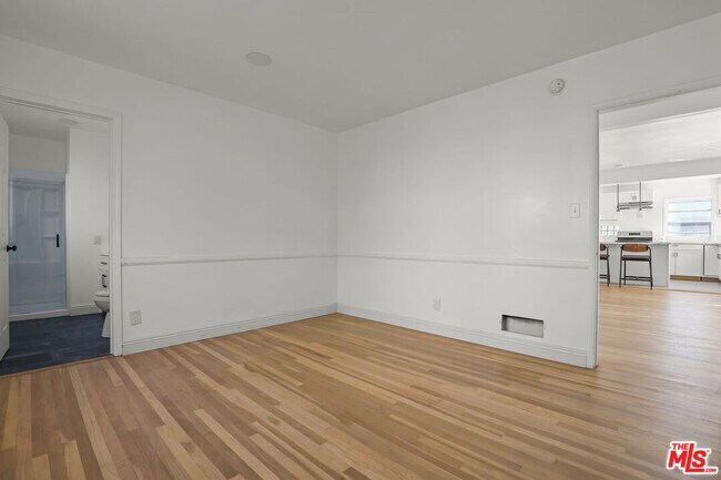 Building Photo - 4409 Victoria Park Dr