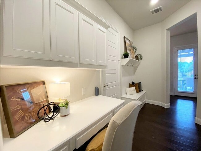 Building Photo - 2612 Cathedral Dr