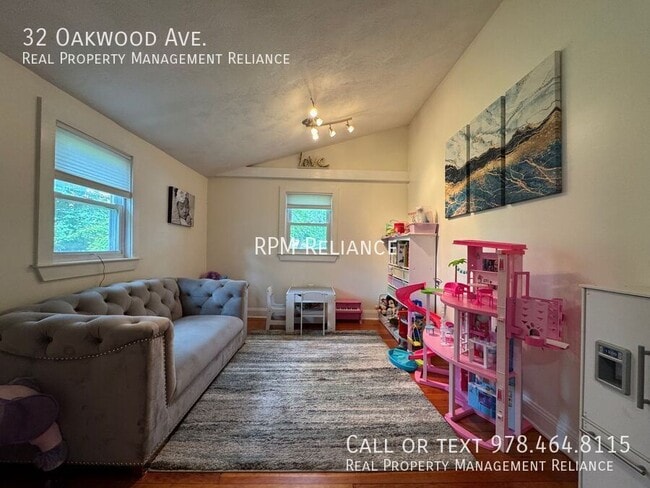 Building Photo - 32 Oakwood Ave