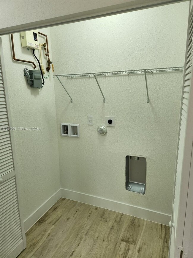 Building Photo - 22065 Miami Ave