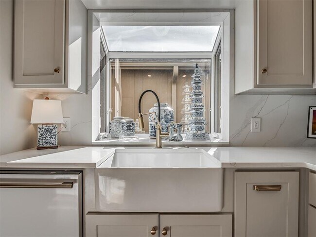 Building Photo - 6500 N Grand Blvd