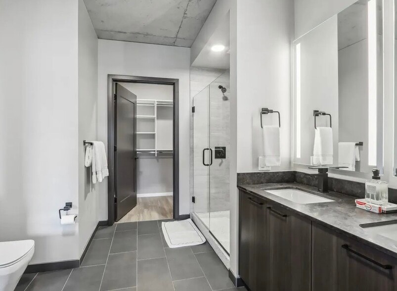 Building Photo - 900 W Washington Blvd