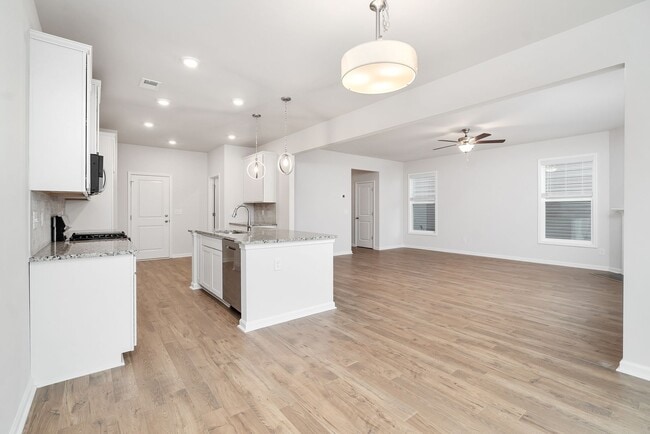 Building Photo - 775 Justify Lp