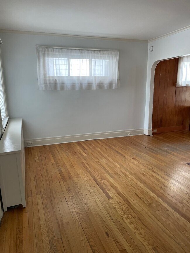Building Photo - 2 Bed, 1 Bath- Single Family For Rent in t...