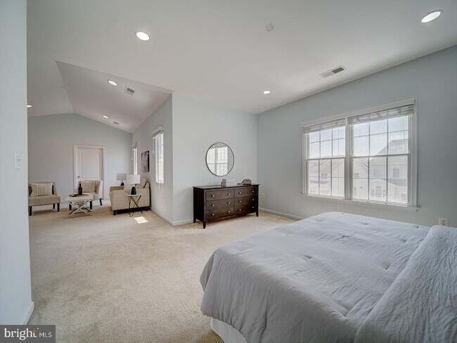 Building Photo - 43320 Barnstead Dr