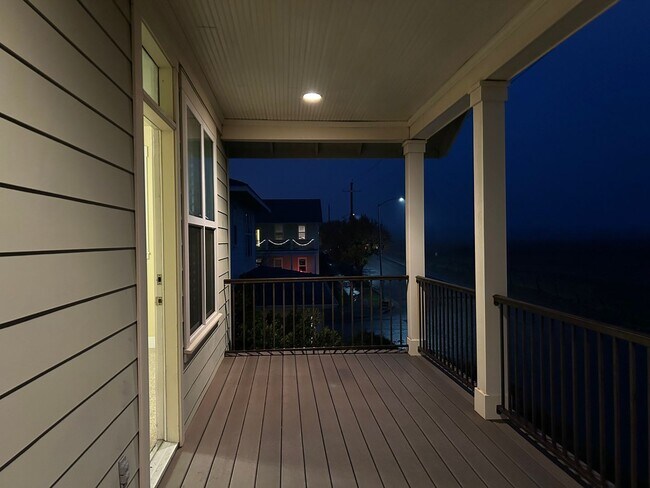 Building Photo - 2610 E 20th St