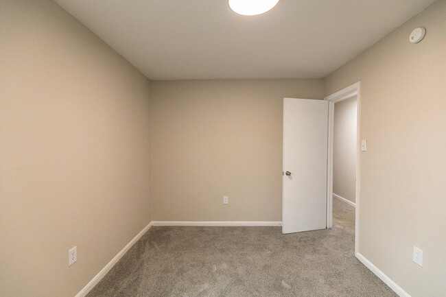 Room 1 - Hillcrest Townhomes