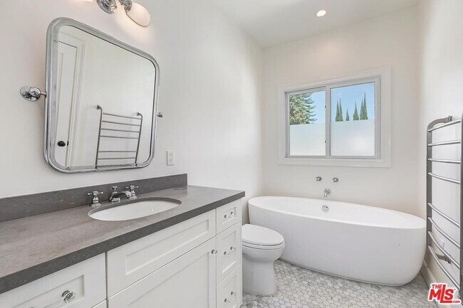 Building Photo - 503 N Vista St