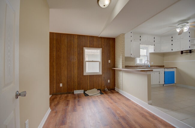 Building Photo - 1318 N Prairie Ave