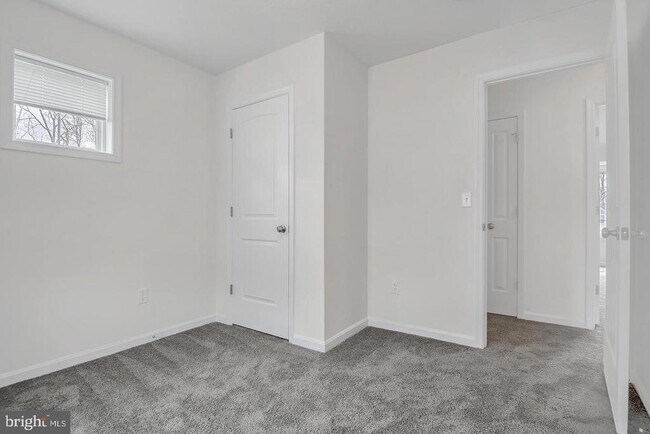 Building Photo - 132 Quincy Dr