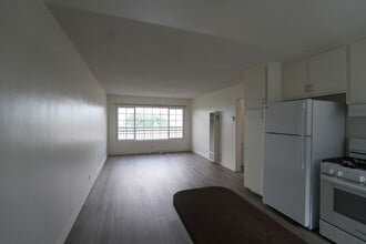 Building Photo - 924 W. 226TH