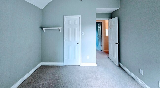 Building Photo - 3705 Golden Aspen Dr