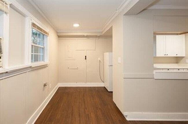Building Photo - 1347 Bailey Ave