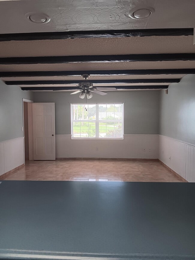 Building Photo - 2321 Irlo Dr