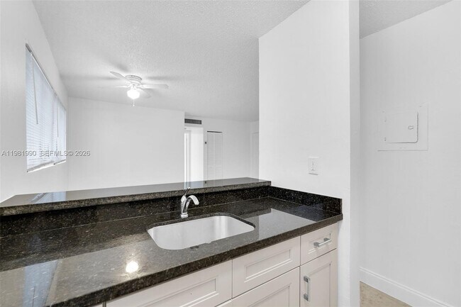 Building Photo - 12101 NE 6th Ave