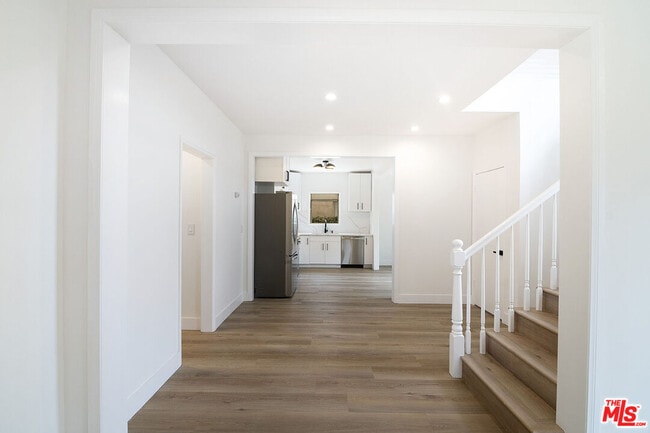 Building Photo - 466 S Orlando Ave