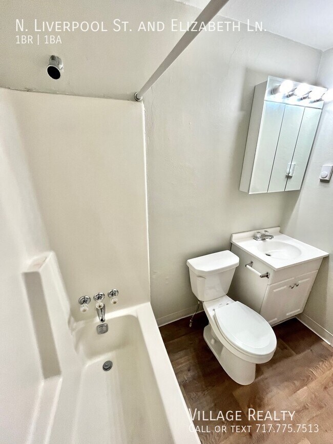 Building Photo - 35 N Liverpool St