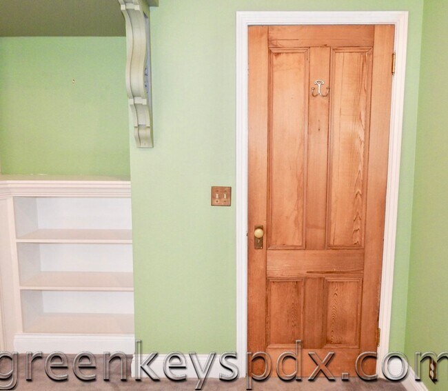 Building Photo - 10197-1136