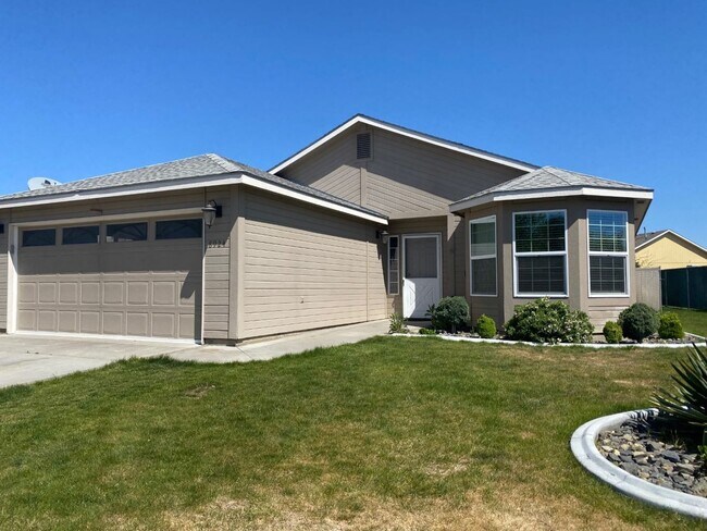 Building Photo - 3-Bed 2 Bath with Office 2 Car Garage