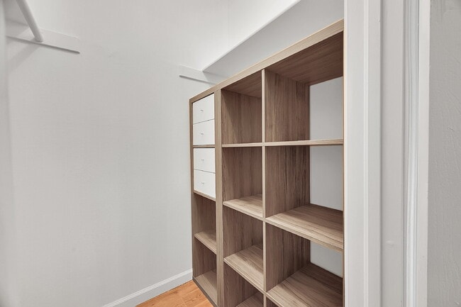 Building Photo - $1,515, 1 bed, 1 bath, located in Lakewood.