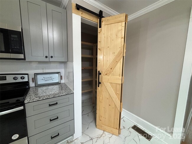 Building Photo - 410 Gann St