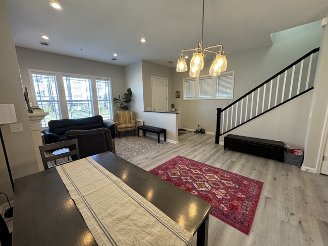 Building Photo - 8056 Central Park Way