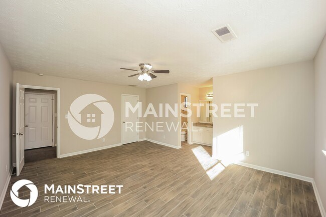 Building Photo - 3376 Deshong Dr SW