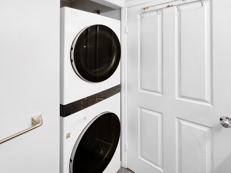 Full size stacked washer/dryer in 2nd/guest bathroom - 75-6081 Alii Dr