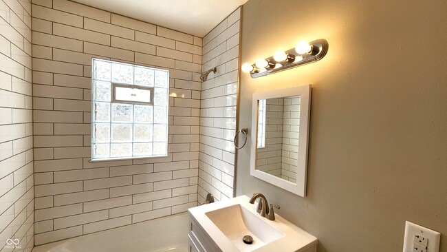 Building Photo - 1709 Kildare Ave