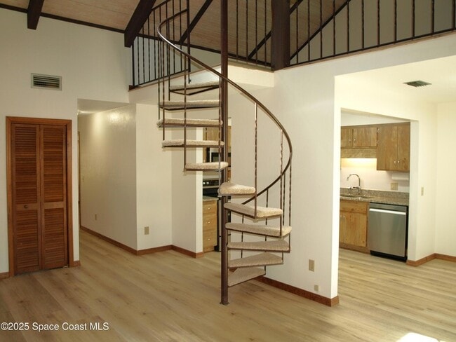 Building Photo - 9015 Wedgewood Pl