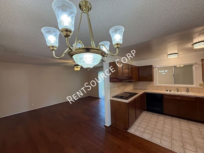 Building Photo - 39642 Country Club Dr