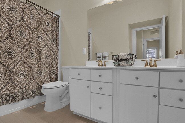 Building Photo - Luxury Living in Meadowvale – 4BR/3.5BA Duplex with Over 2,800 Sq Ft