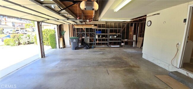 Building Photo - 1400 Post Rd