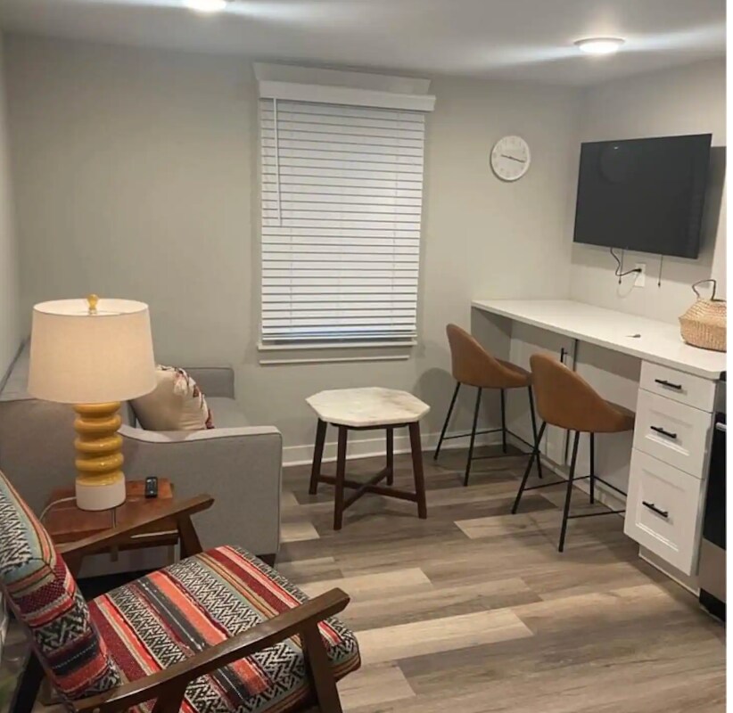 Building Photo - 224 Columbus Dr