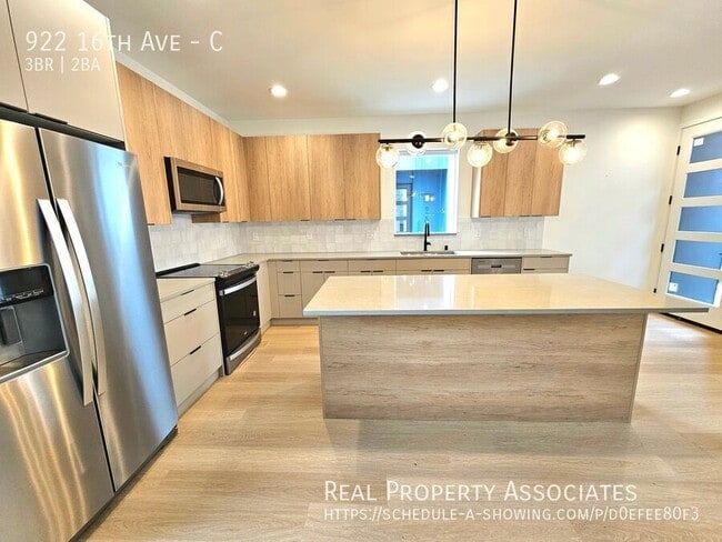 Building Photo - 922 16th Ave