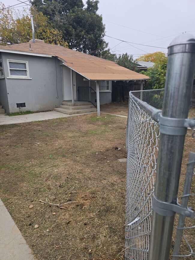 Building Photo - 924 Height St