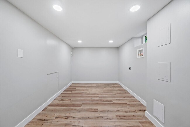 Building Photo - 4730 Pierce St