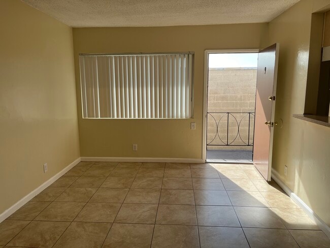 Living room - 6726 Keltonview