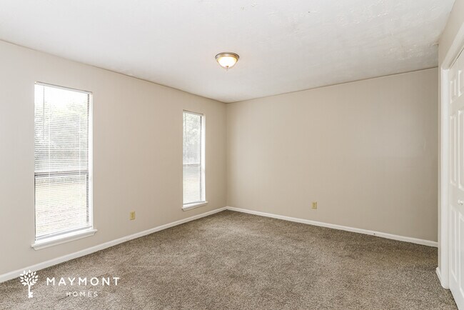 Building Photo - Inviting 3-Bedroom Home