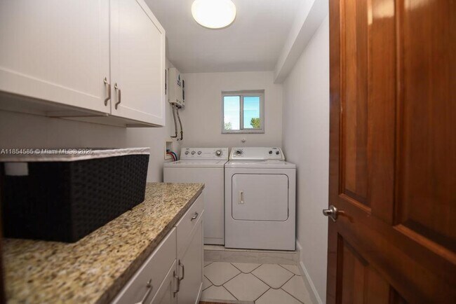 Building Photo - 177 Lorelane Pl