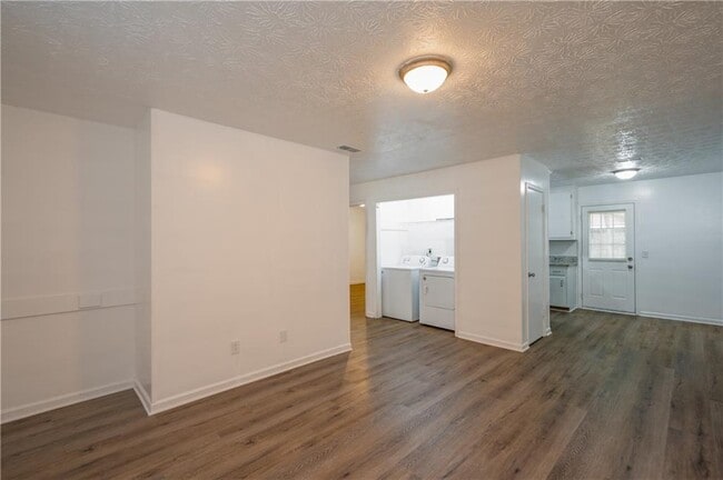 Building Photo - 414 Wall St