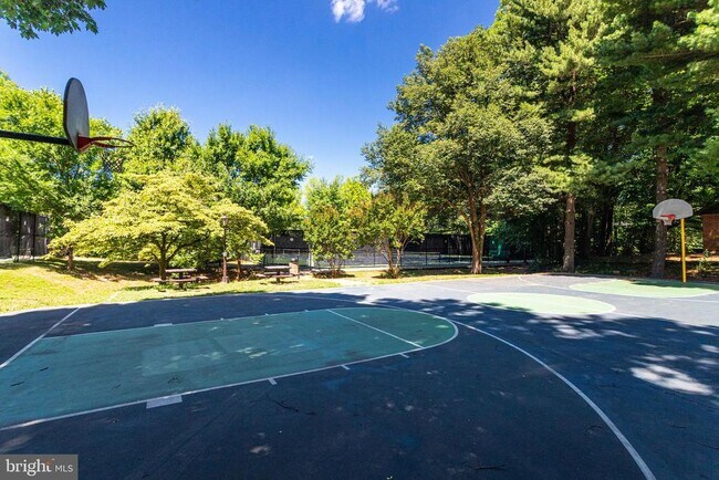 Building Photo - 8340 Greensboro Dr
