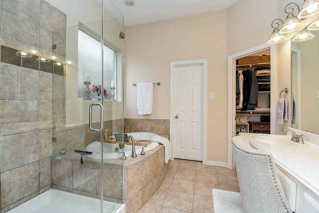 Building Photo - 1446 Sherwood Park Cir