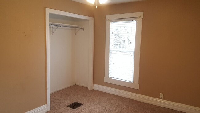 Building Photo - Great home, lots of space, fully updated, ...
