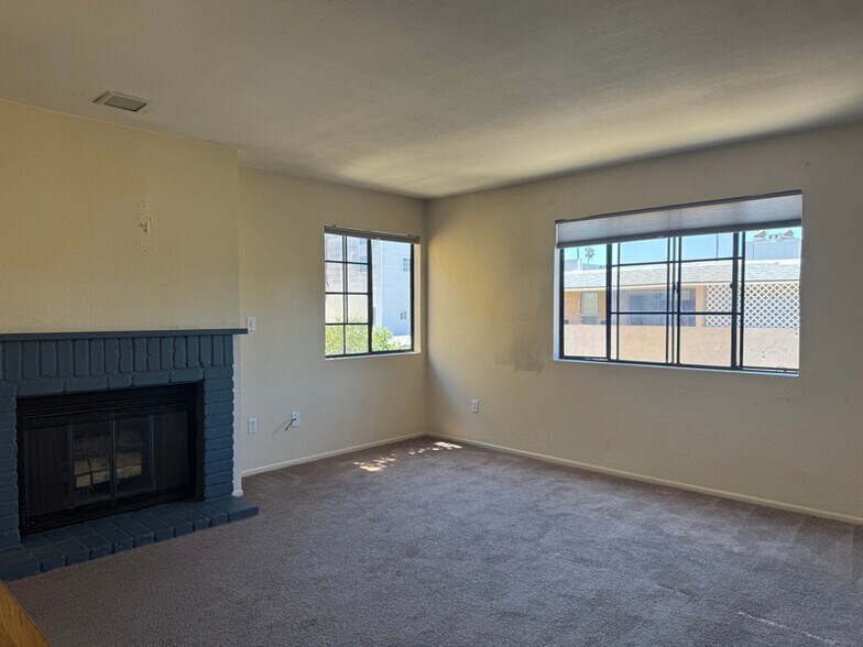 Building Photo - 1123 Pittsfield Ln