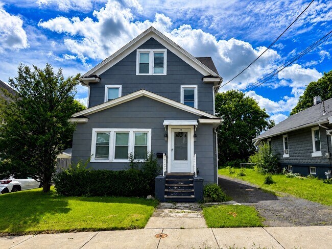 Building Photo - 27 2nd St