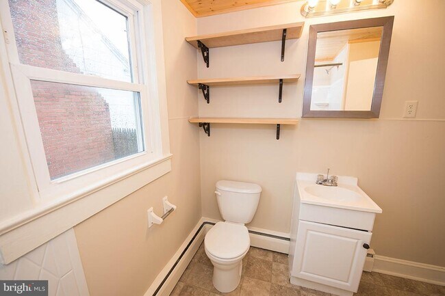 Building Photo - 1226 Pemberton Dr