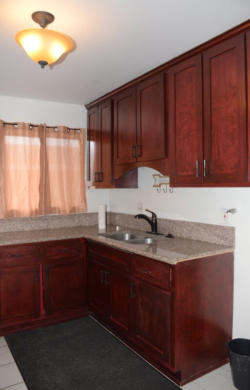 Building Photo - 1218 N Park Western Dr